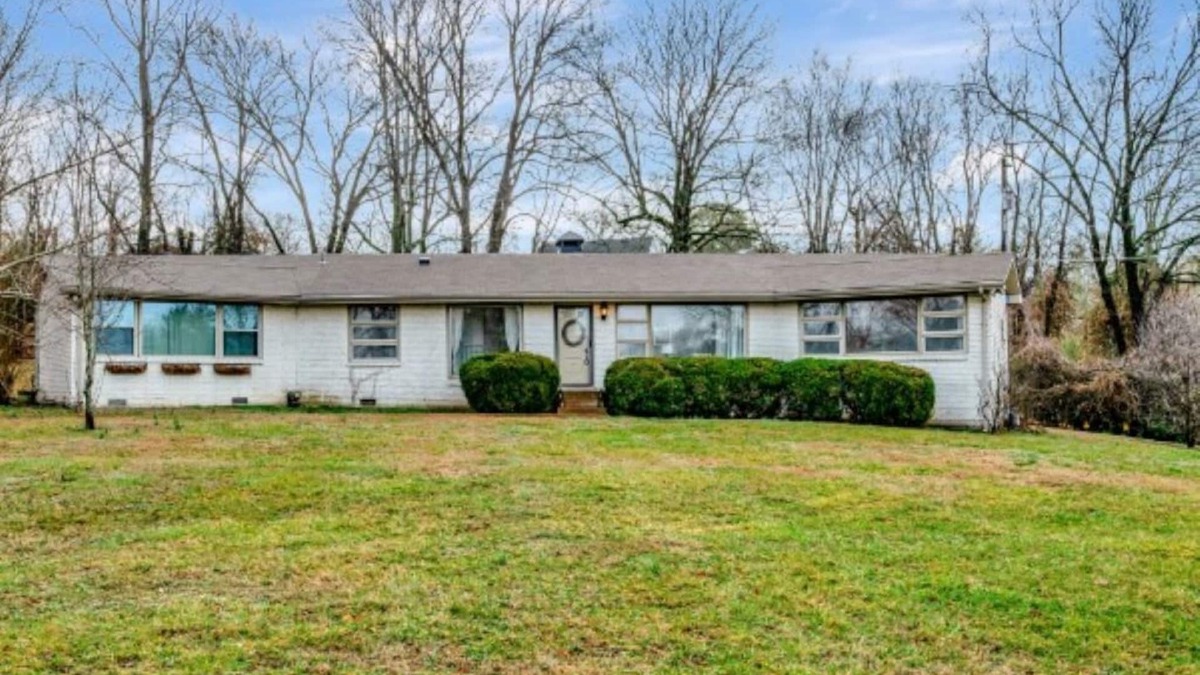 Bellevue House | Cozy Gem Located Between Franklin & Nashville