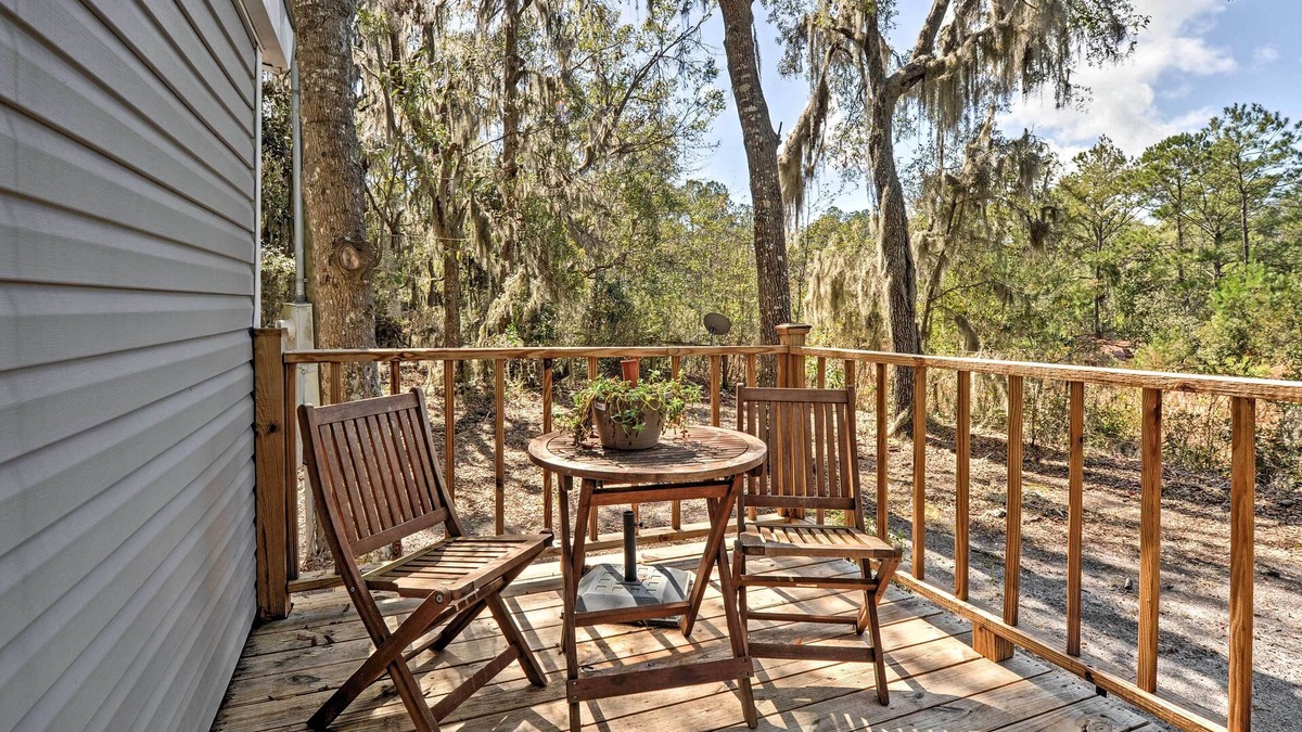 Midway Cottage | Cozy Georgia Abode - Screened-In Porch & Fire Pit!