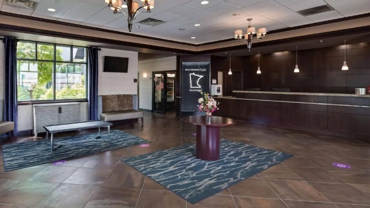 South Loop House | Cozy Getaway: Close to Shopping and Attractions | Free Shuttle