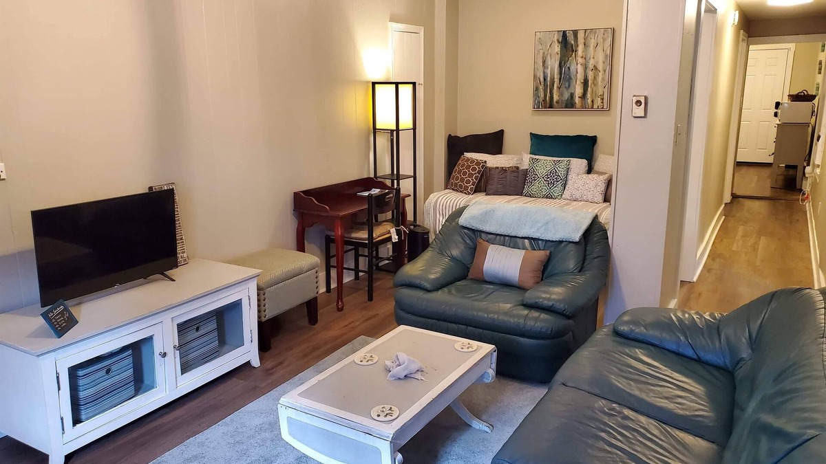 Brunswick Apartment | Cozy Getaway near Harper's Ferry, C&O & Potomac River, Frederick & train to DC