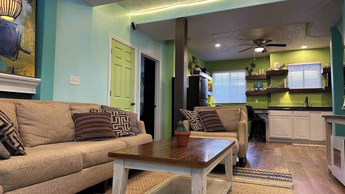 Sioux Falls House | Cozy getaway next to downtown Sioux Falls. Full kitchen & everything.