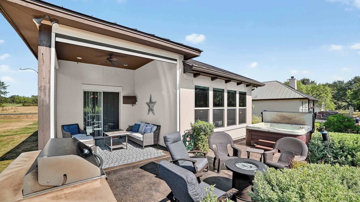 Horseshoe Bay West House | Cozy Getaway w/Hot Tub & Game Room