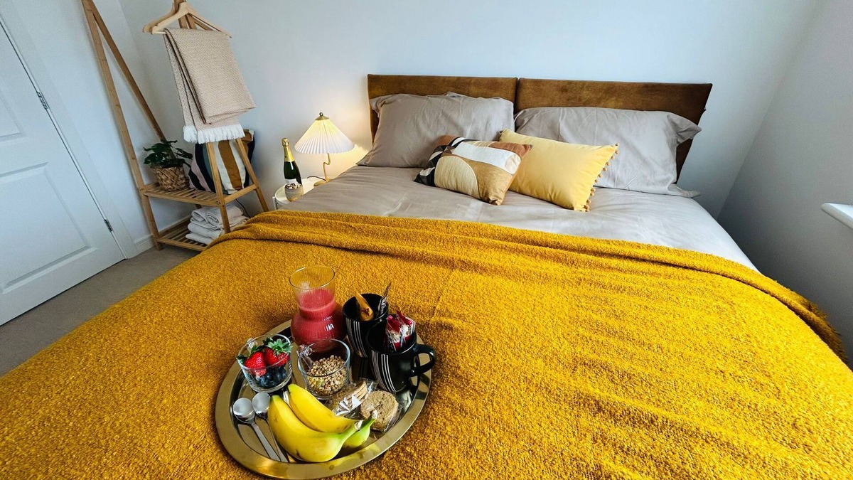 Patchway House | Cozy Glam 4 Bed Garden House Patchway Sleep 7