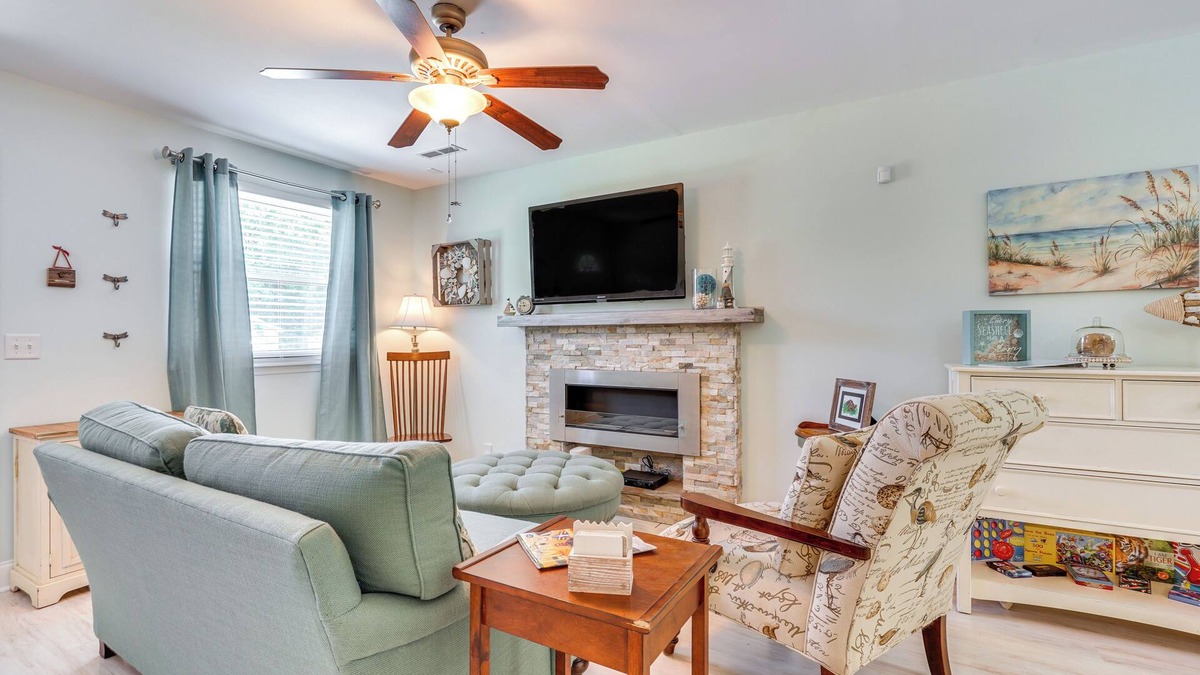 Goose Creek House | Cozy Goose Creek Escape w/Patio & Grill