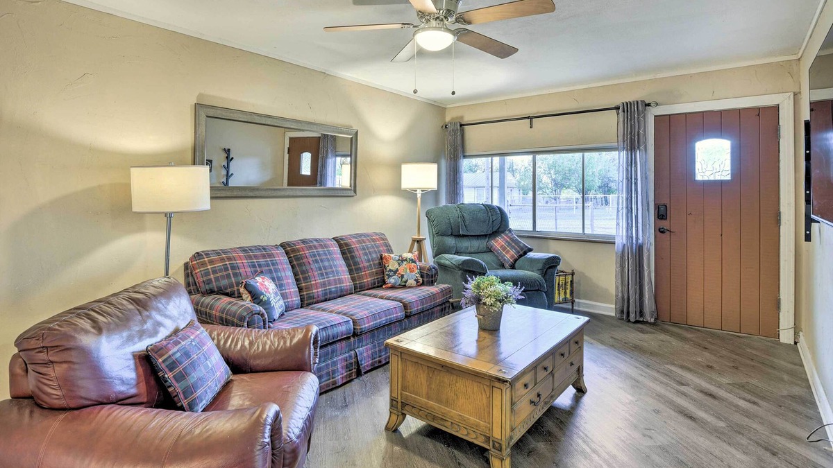 Graham House | Cozy Graham Retreat ~ 3 Mi to Lake Eddleman!