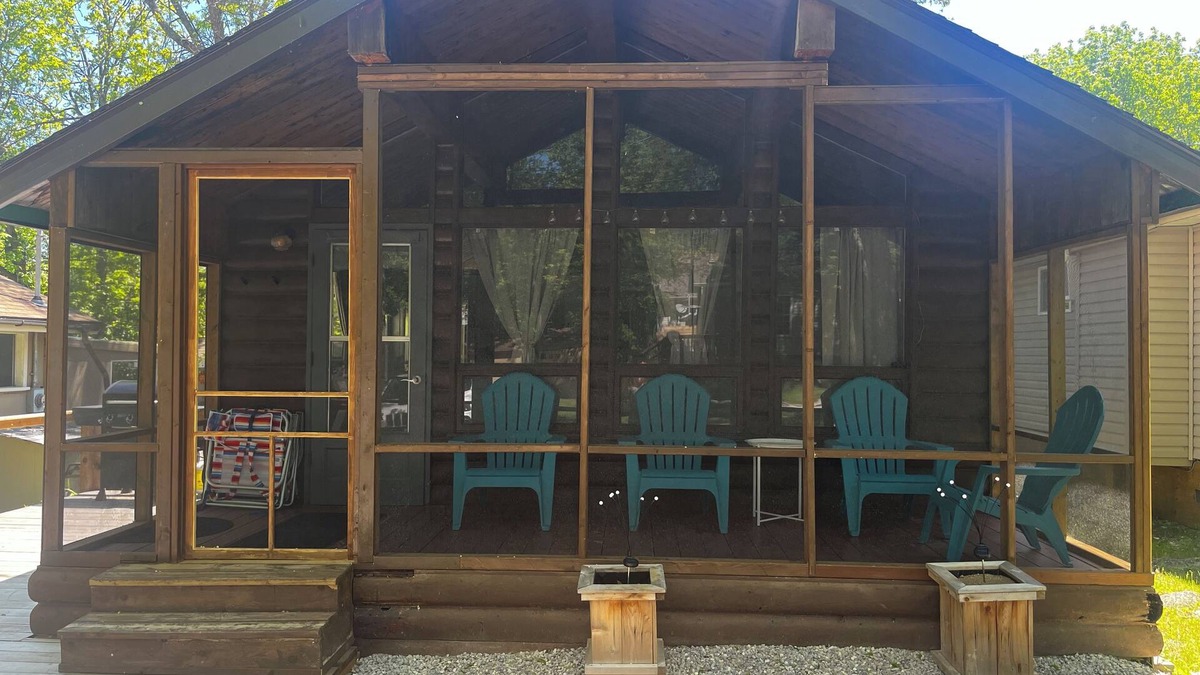 Grand Beach Cottage | Cozy Grand Beach Cottage in the Park, less than 300 steps to the boardwalk.