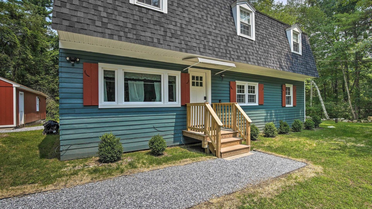 Great Barrington House | Cozy Great Barrington Home ~ 1 Mi to Ski Resort!