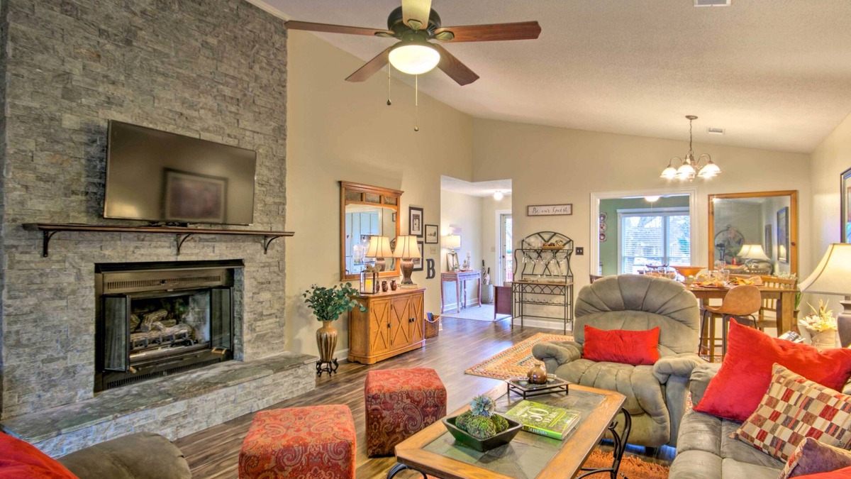 Greenwood Condo | Cozy Greenwood Condo w/Patio - 2 Mi to Downtown!
