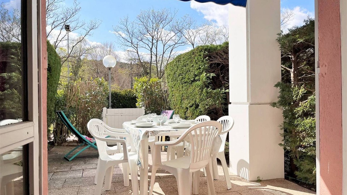 Cavaliere Beach Apartment | Cozy Ground Floor Apt with Terrace, 100m from Beach – Sleeps 6, Parking Included