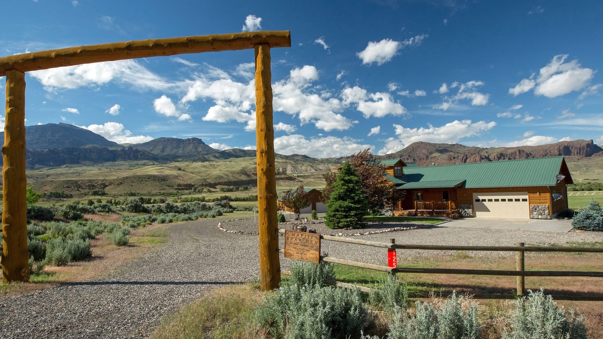 Cody Cabin | Cozy Guest House on the Road to Yellowstone!