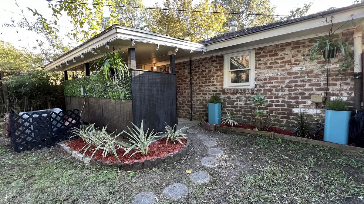 Abercorn Heights - Lamara Heights House | Cozy guest house (pet friendly studio)