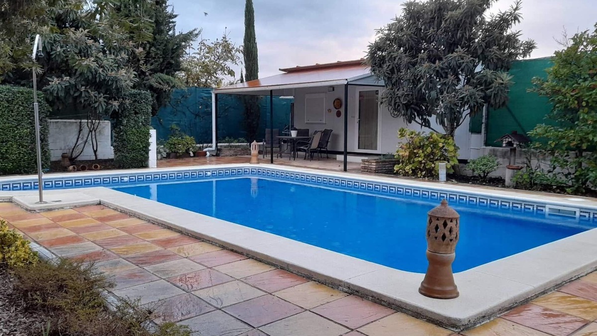 Hinojos House | Cozy guest house with swimming pool