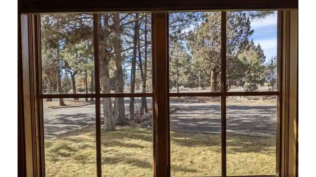 Bend Cottage | Cozy Guesthouse with Large Kitchen