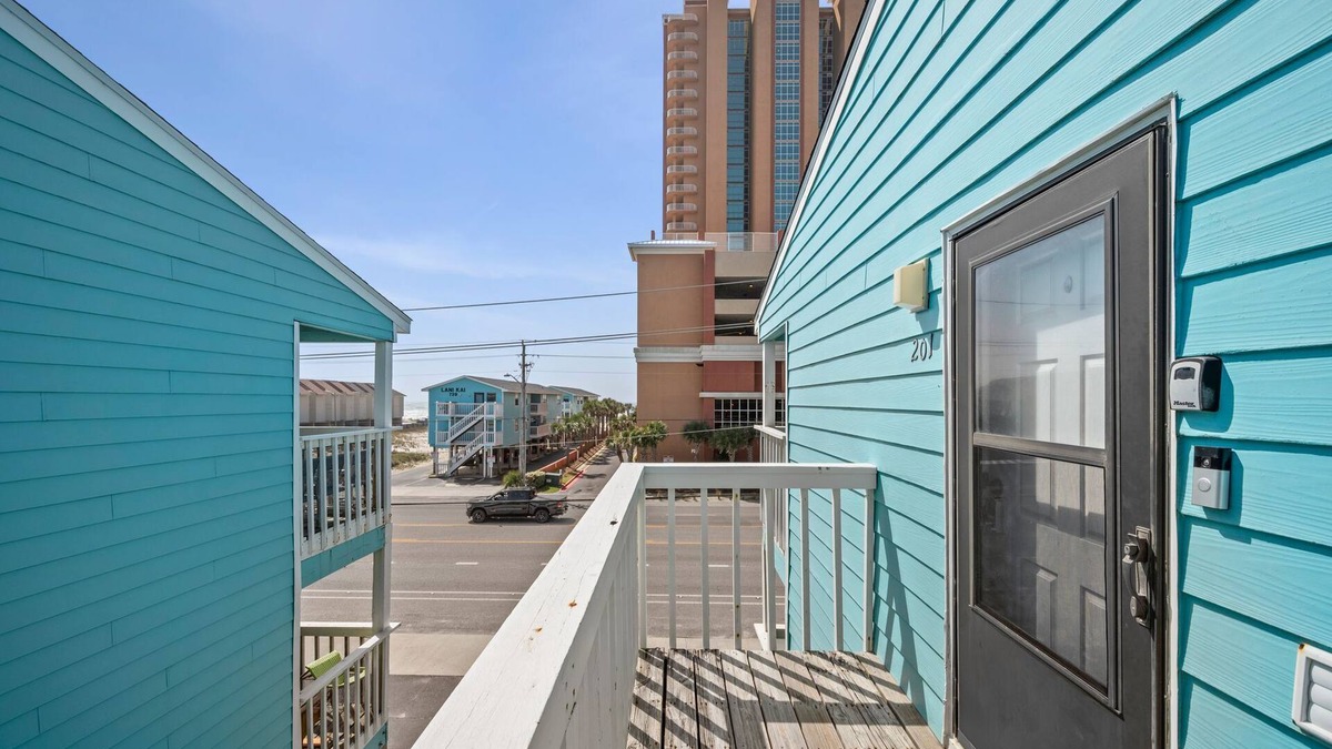 Gulf Shores Condo | Cozy Gulf Shore Condo Just Steps from the Beach - The Perfect Getaway Spot!