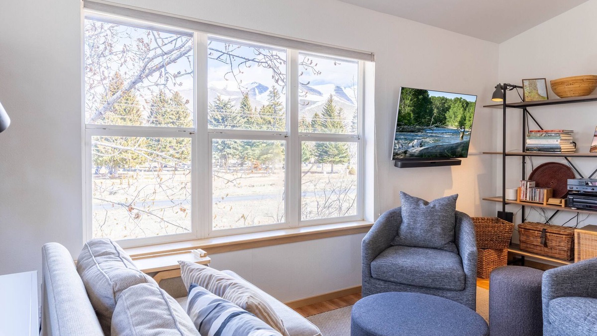 Hailey House | Cozy Hailey Haven: Sun, Ski, Work, & Play at Your Doorstep