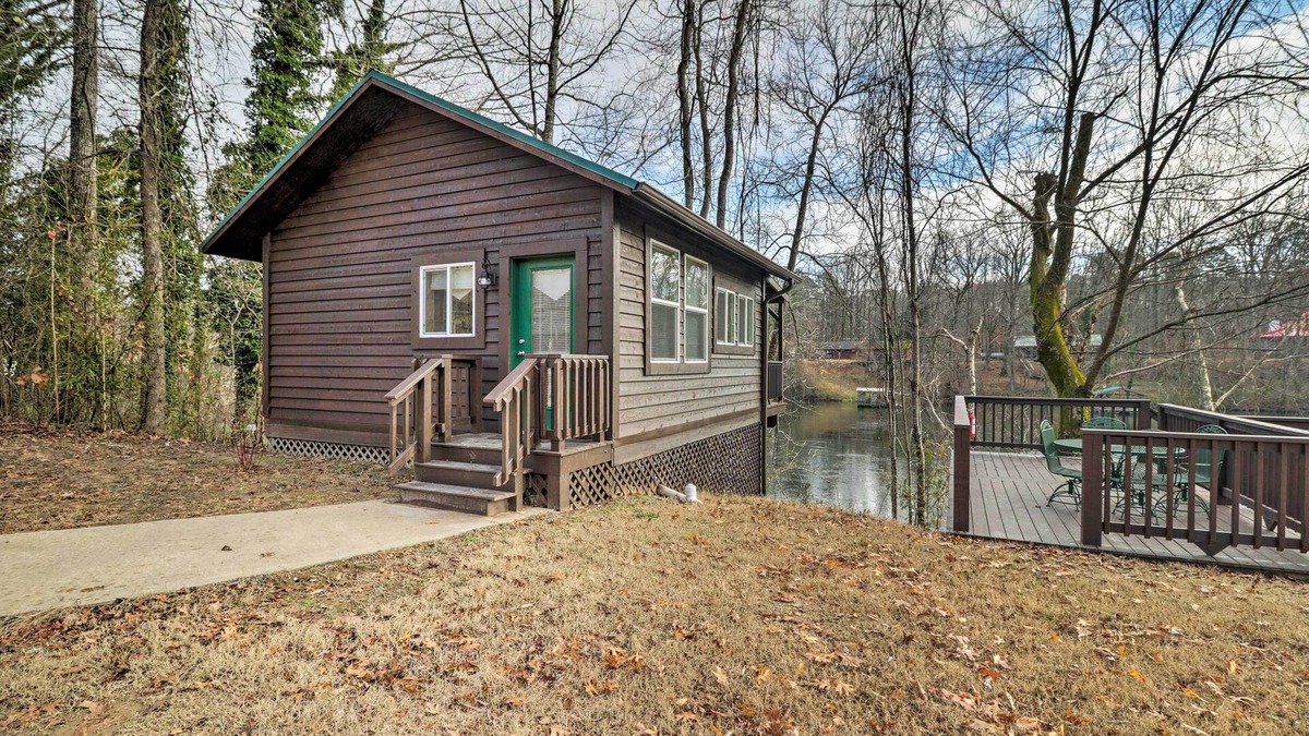 Wilburn Apartment | Cozy Heber Springs Cabin w/Deck & Dock!