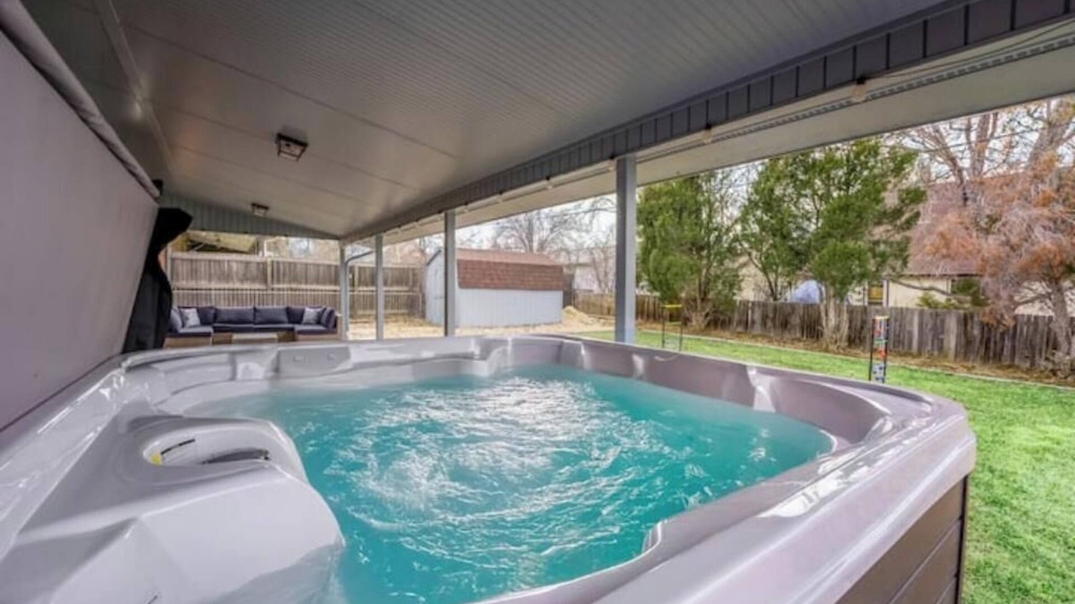 Lamar Heights Area House | Cozy Hello Sunshine Retreat Hot Tub Fire Pit