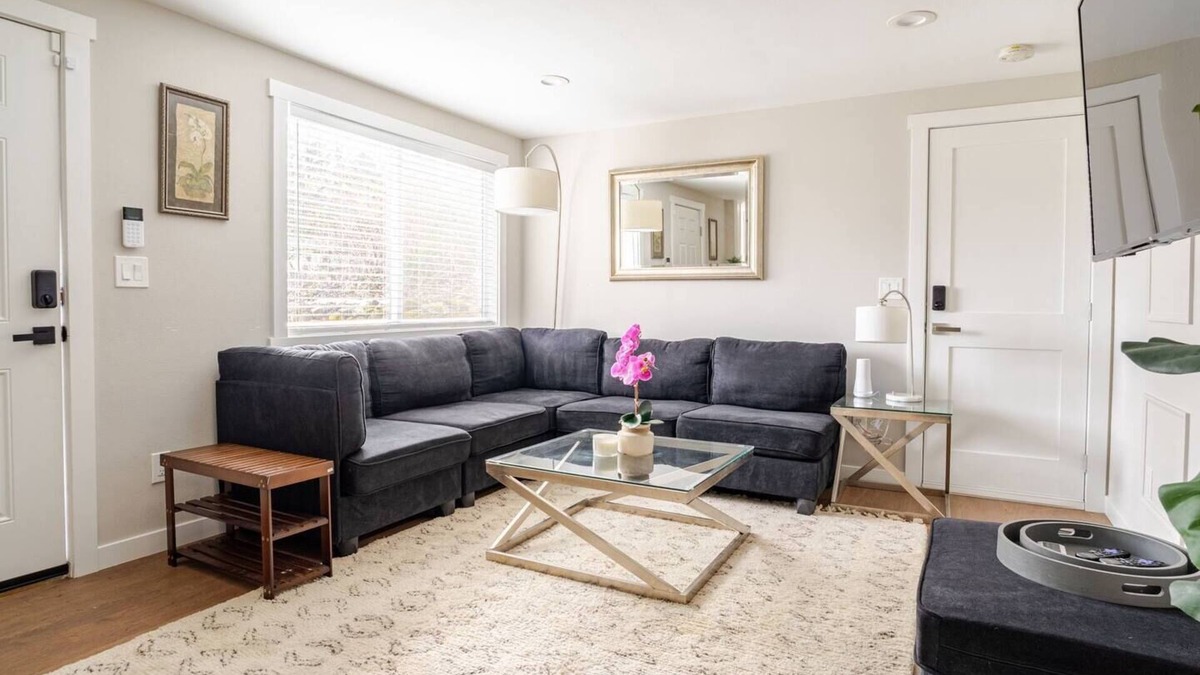 Bryn Mawr-Skyway House | Cozy hidden gem, 2-bedroom house minutes from Seattle. Home away from home