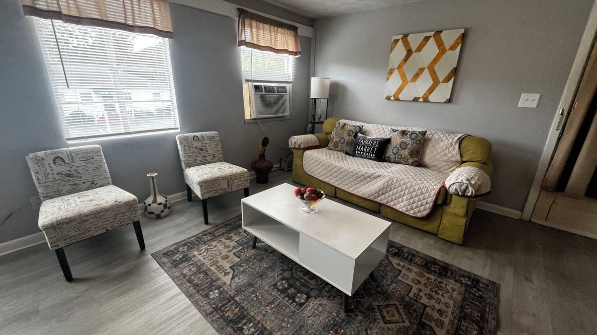 Valdosta Apartment | Cozy Historic 1-bedroom apartment in Valdosta near SGMC, VSU, and Moody.