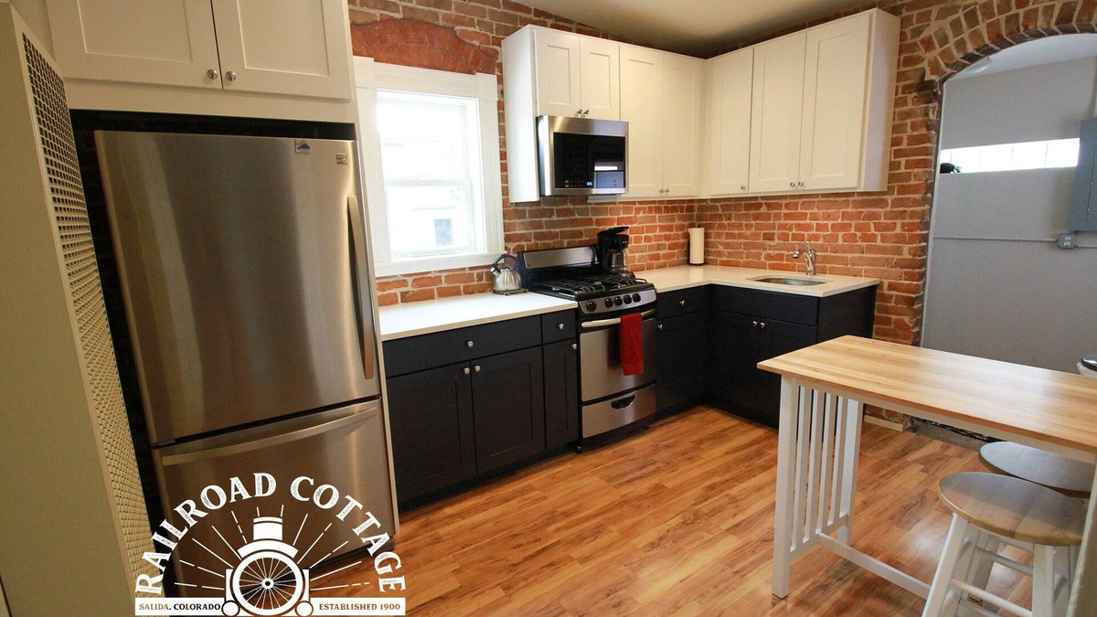 Salida Cottage | Cozy Historic Cottage in downtown Salida, Close to Everything! Relax & Unwind!