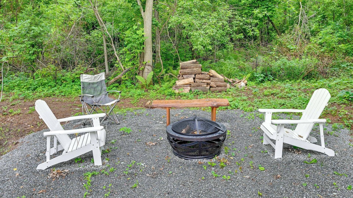 Holcombe House | Cozy Holcombe Home w/ Fire Pit: Near Trails!