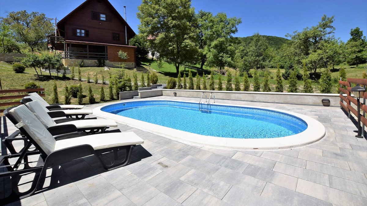 Brod Moravice House | Cozy Holiday Home in Kvarner with Outdoor Jacuzzi