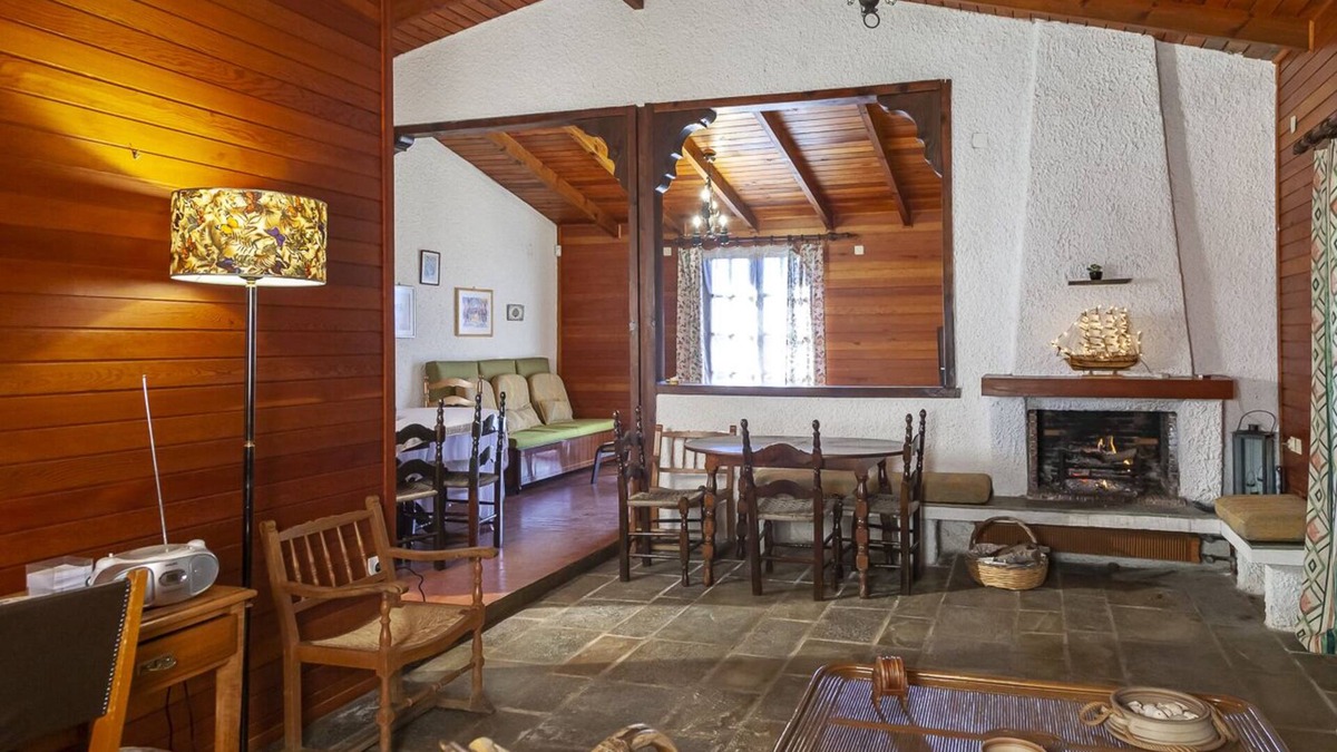Oropos Villa | Cozy holiday villa, 1min from the beach, large private garden ideal for families