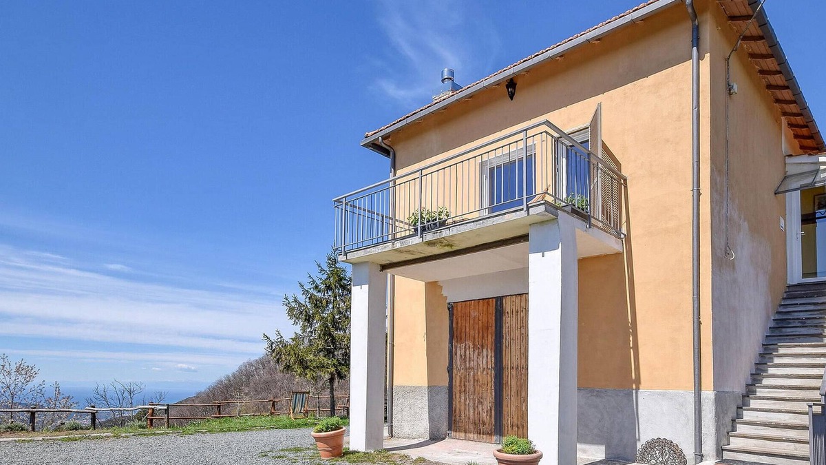 Castiglione Chiavarese House | Cozy home in Castiglione Chiavarese