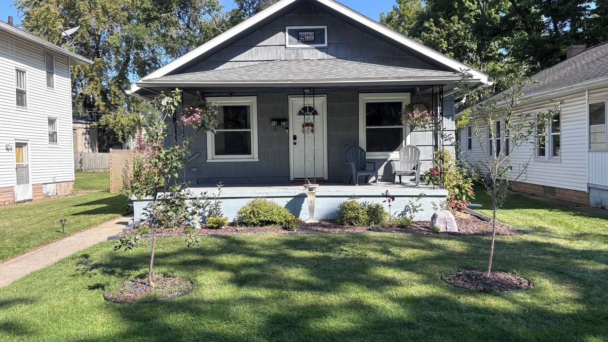 Northeast South Bend House | Cozy Home, 25 minute walk to the stadium