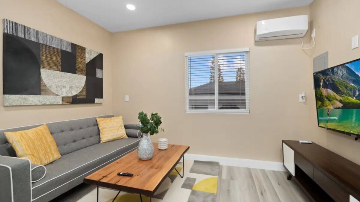 Altadena House | Cozy Home｜6 Min to Beach｜30 Days Minimum