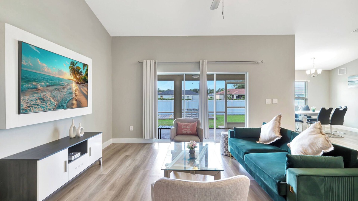 Centennial House | COZY HOME AWAY FROM HOME!