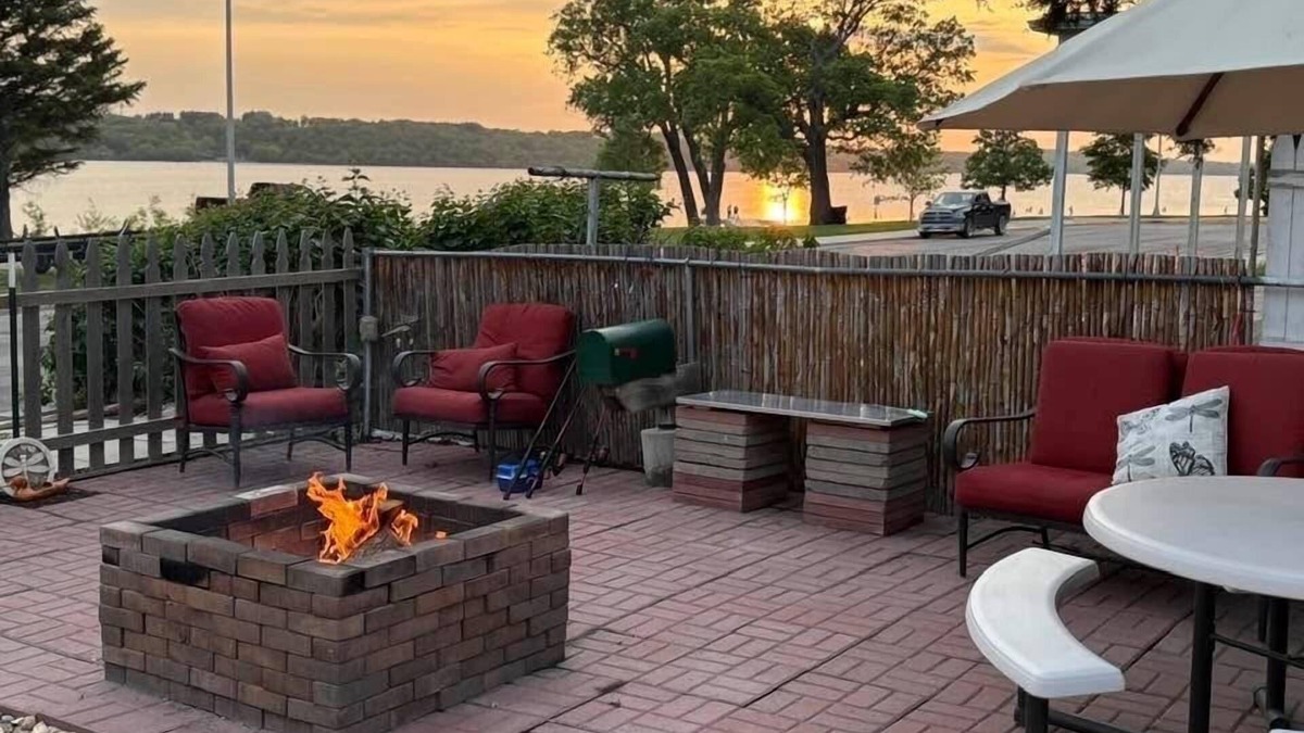 Ortonville House | Cozy Home by boat launch, park, dock and downtown Ortonville and Big Stone