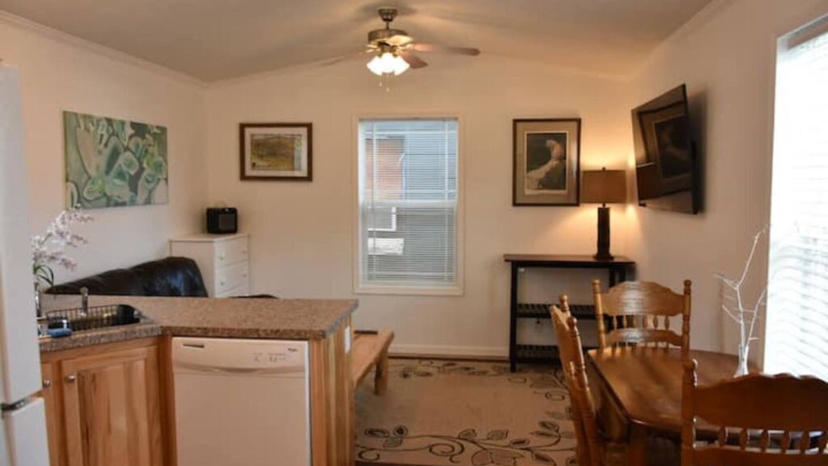 Gardiner House | Cozy Home by Yellowstone River Confluence.
