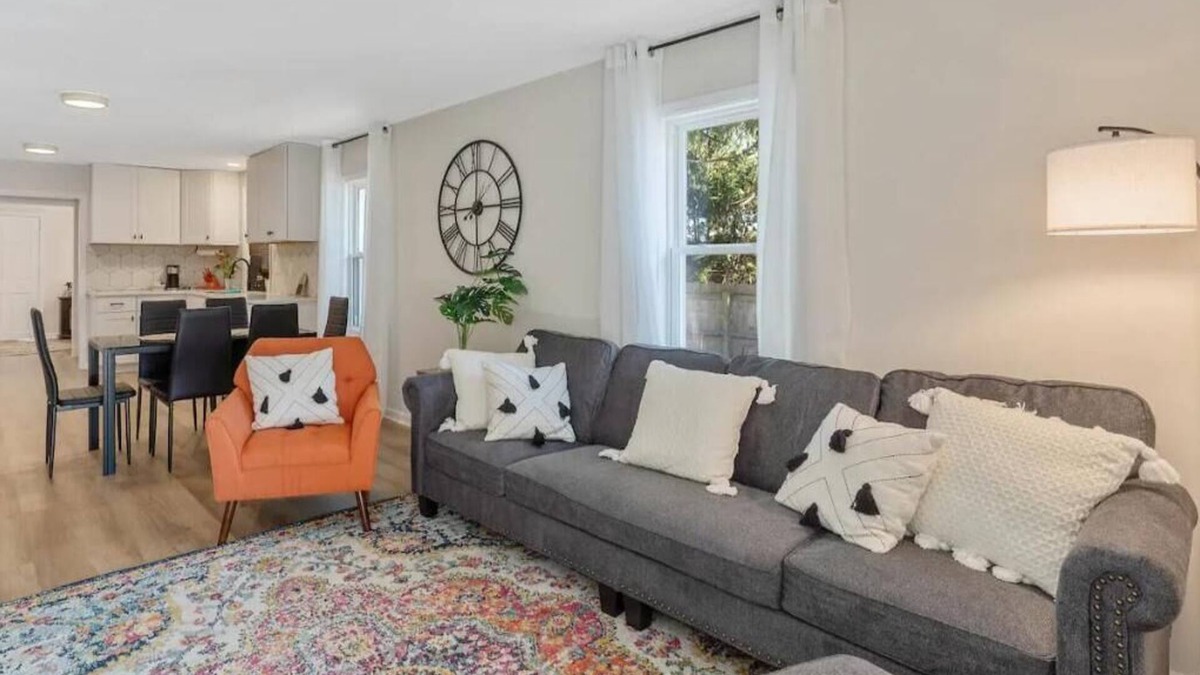North Syracuse House | Cozy home, centrally located