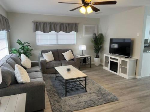 Pine Ridge House | Cozy Home In Beverly Hills near Crystal River