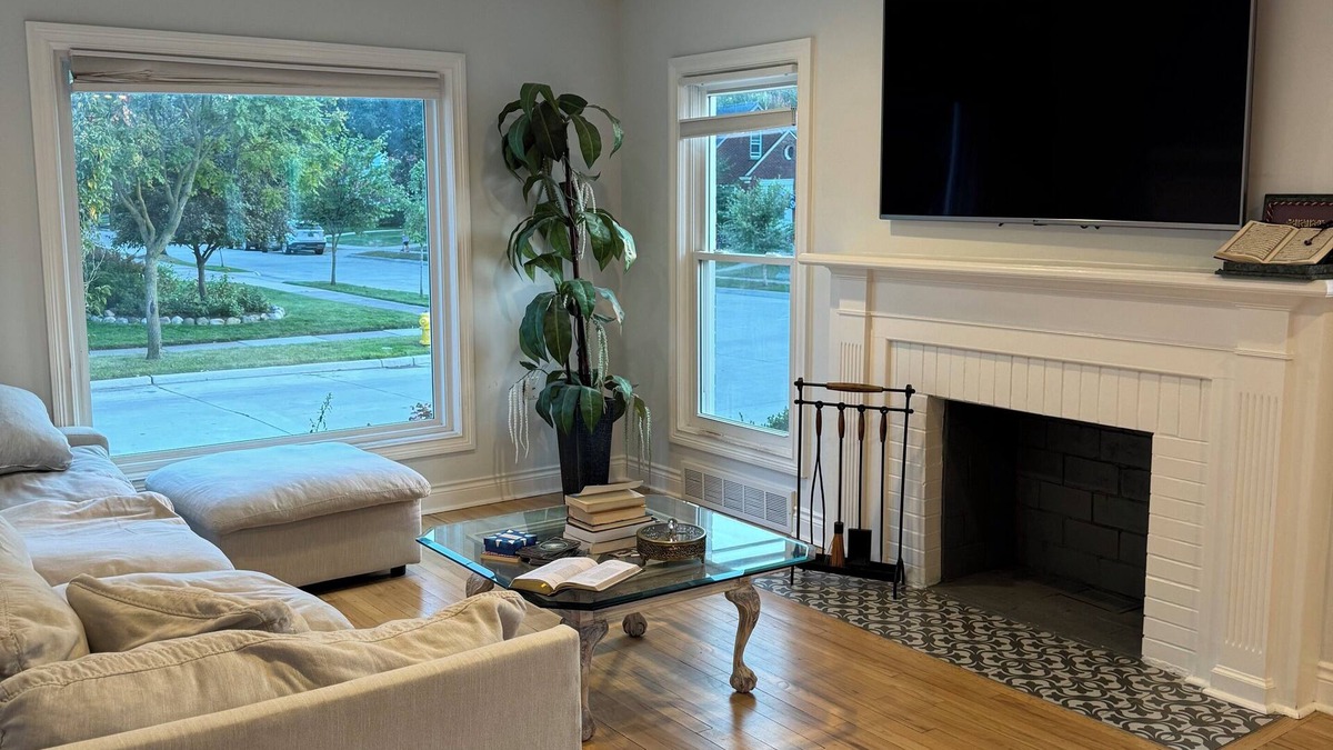 Dearborn House | Cozy home in Dearborn Hills-Pet Friendly-Near Downtown Dearborn and Hospitals