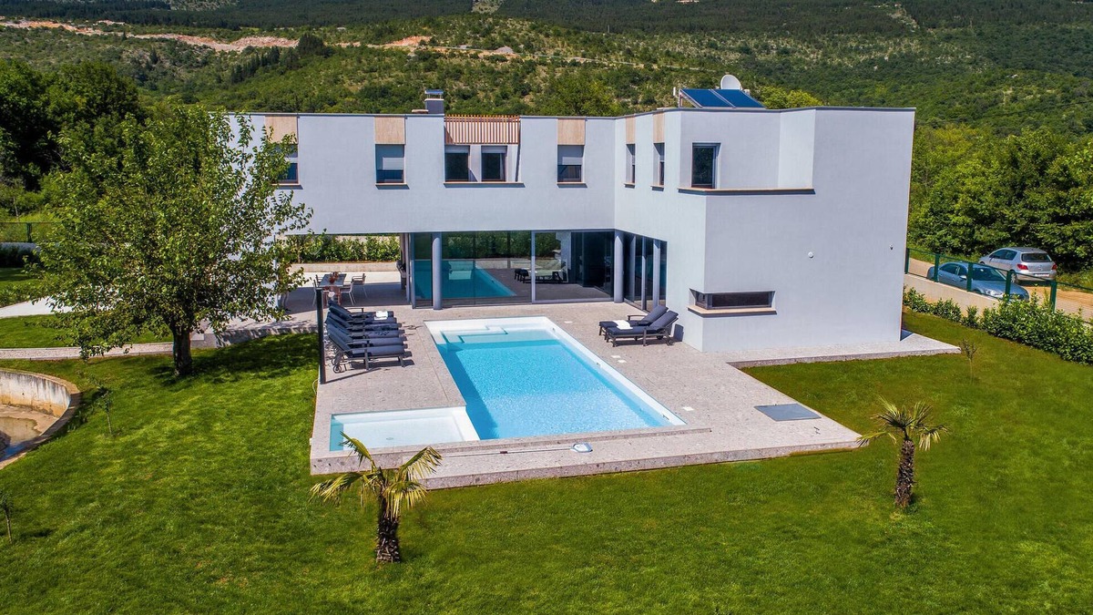 Donji Prolozac House | Cozy home in Donji Prolozac with sauna