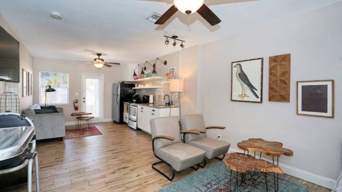 Poinsettia Heights House | Cozy home in duplex with garden and pool shared