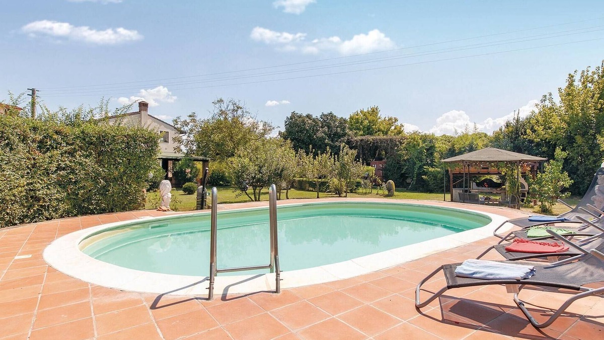 Calcinaia House | Cozy home in Fornacette PI with WiFi