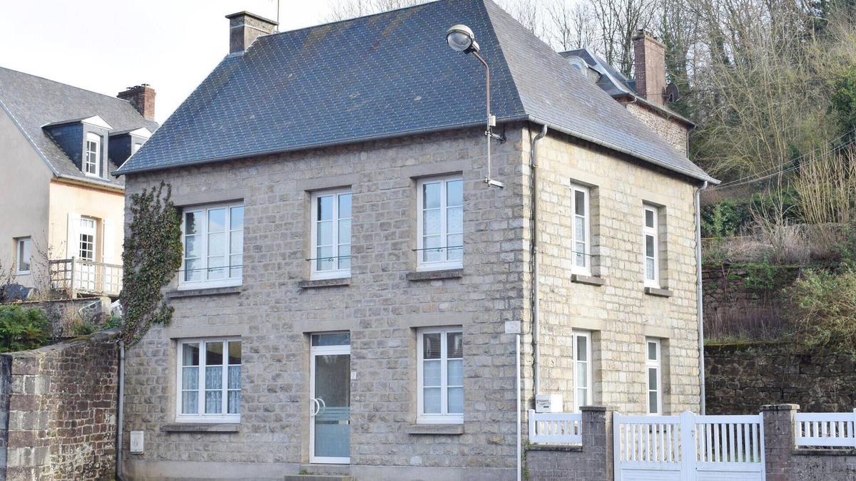 Gavray House | Cozy home in Gavray with kitchen