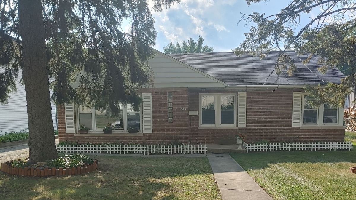 Fullersburg House | Cozy Home in Historic Hinsdale IL 30 minutes from Downtown Chicago
