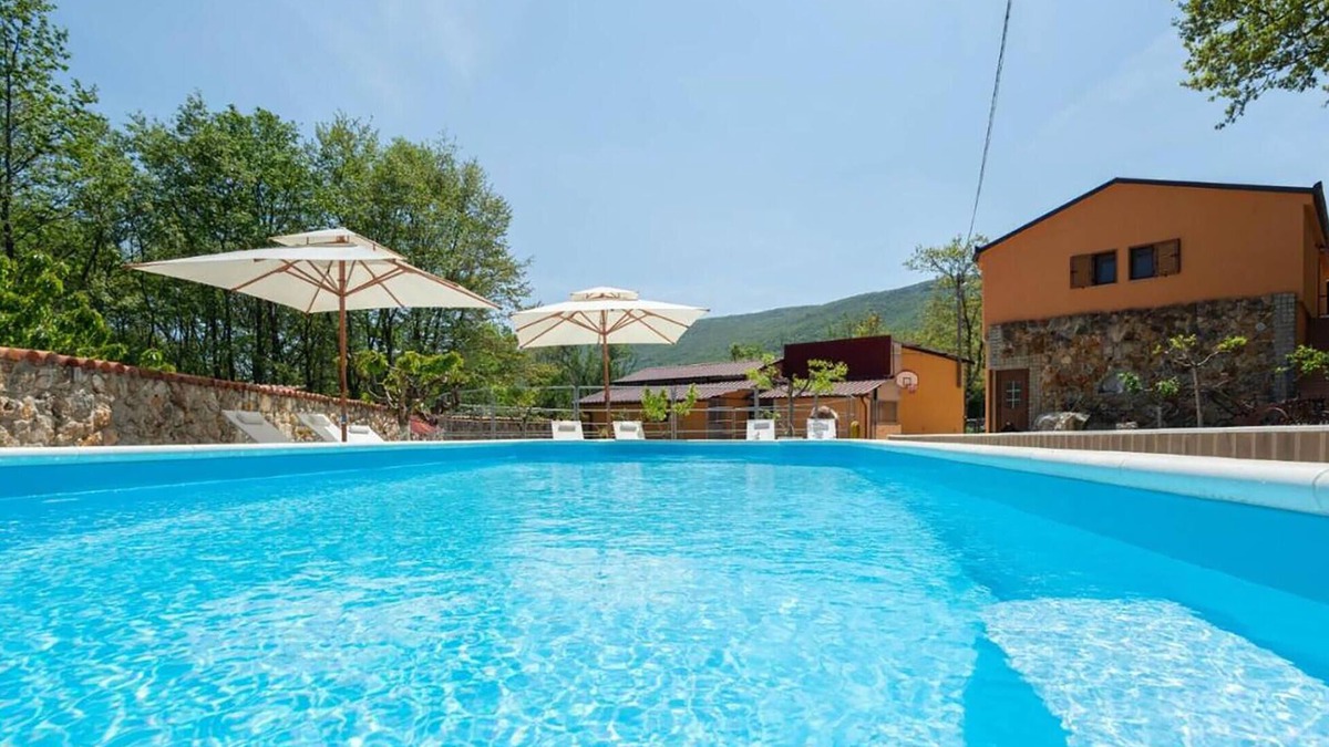 Vrlika House | Cozy home in Maovice with sauna