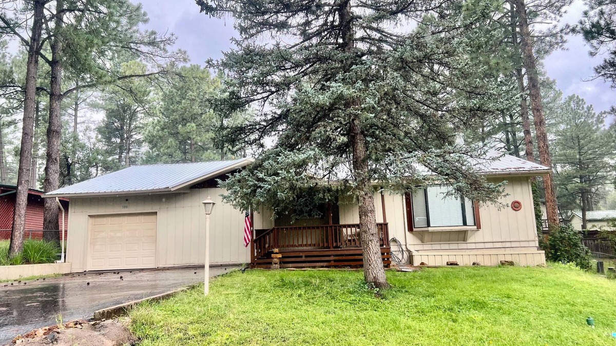 Ruidoso House | Cozy home in Mid-town Ruidoso. Enjoy the pool table and Hot tub.