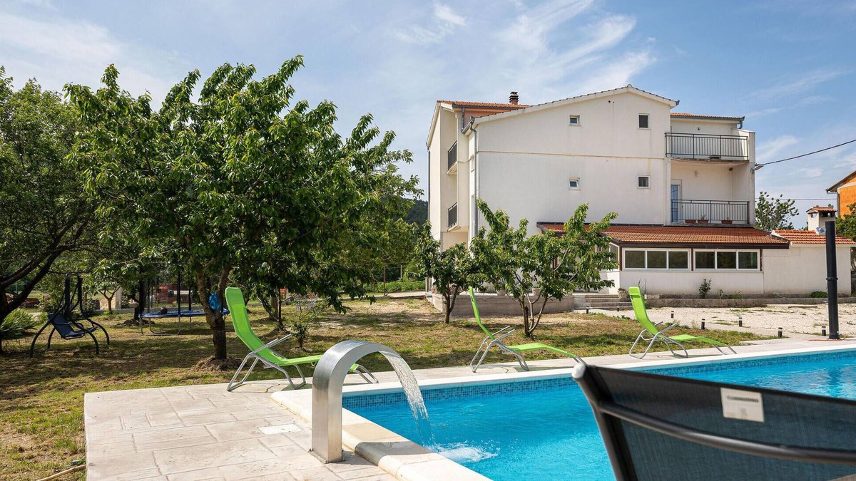 Neoric House | Cozy home in Neoric with WiFi