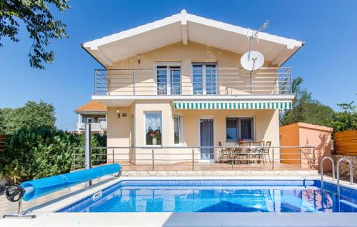 Primorski Dolac House | Cozy Home In Primorski Dolac