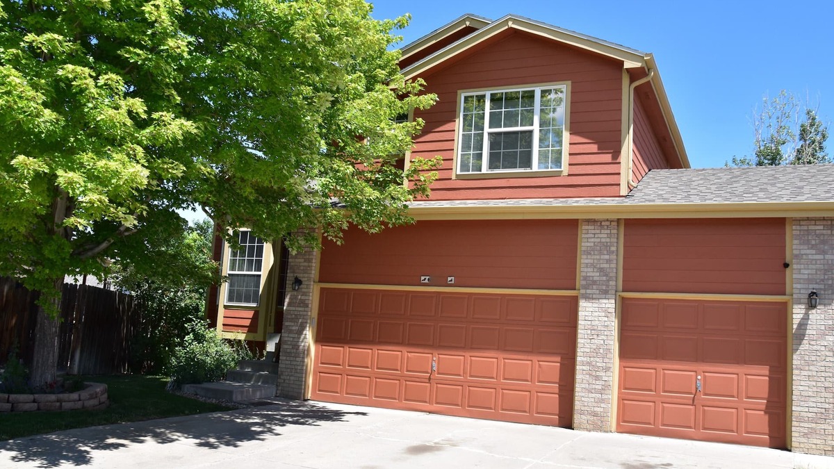 Dupont House | Cozy Home in quiet residential neighborhood with Den and Living room.