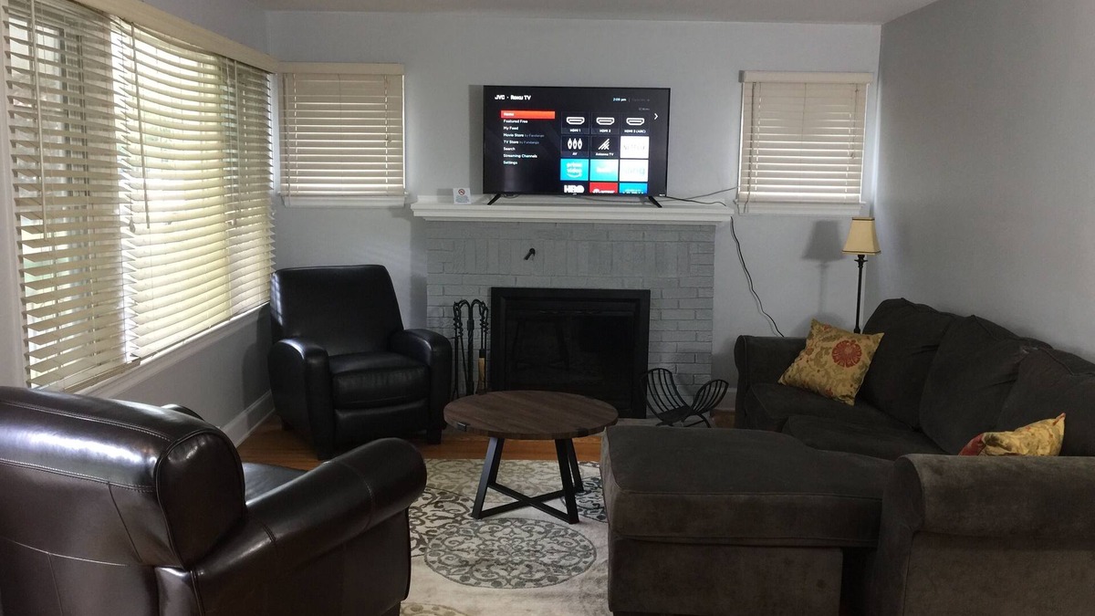 East Irondequoit House | Cozy Home in Rochester, NY Suburb
