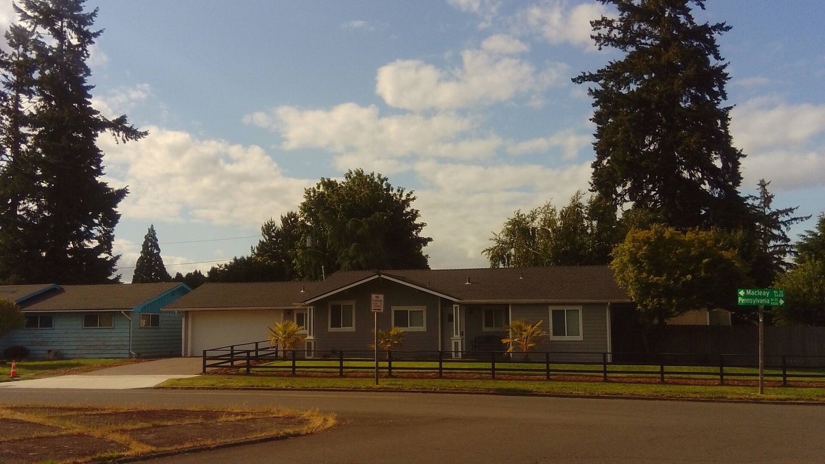 Four Corners House | Cozy home in Salem near I-5.