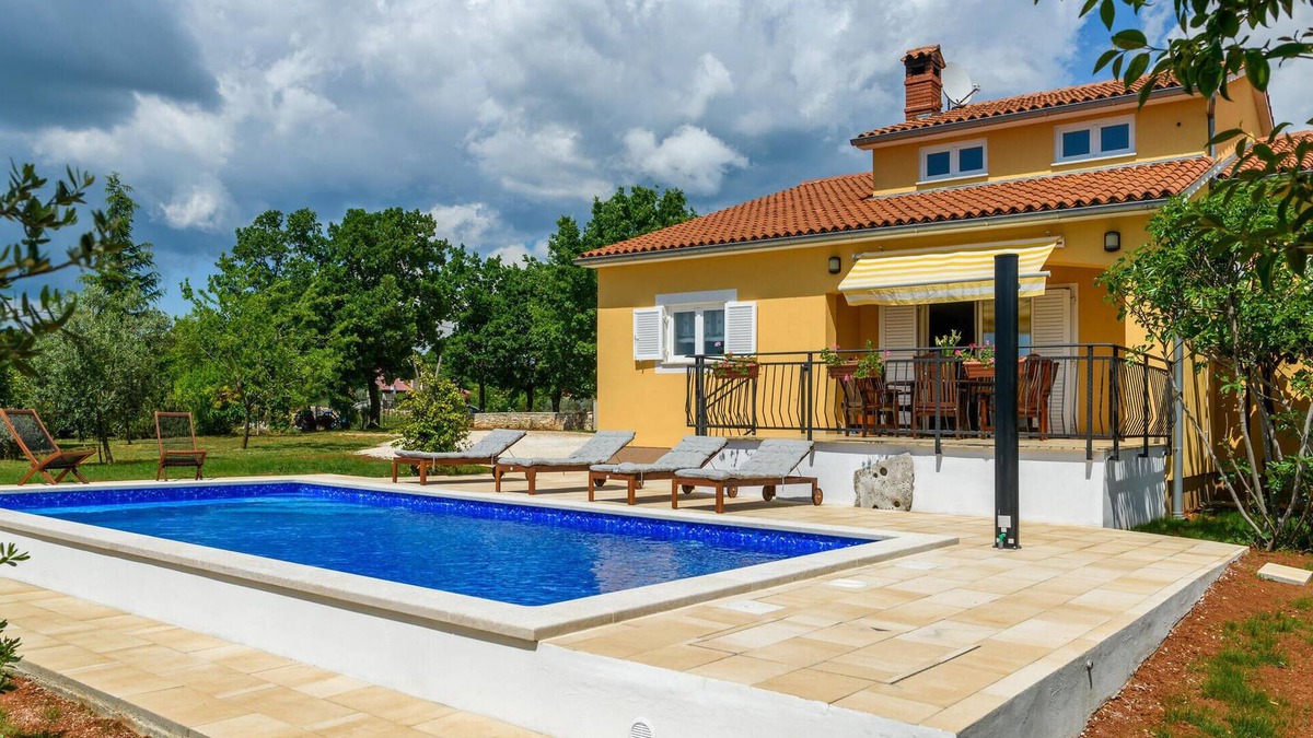 Stokovci House | Cozy home in Stokovci with WiFi