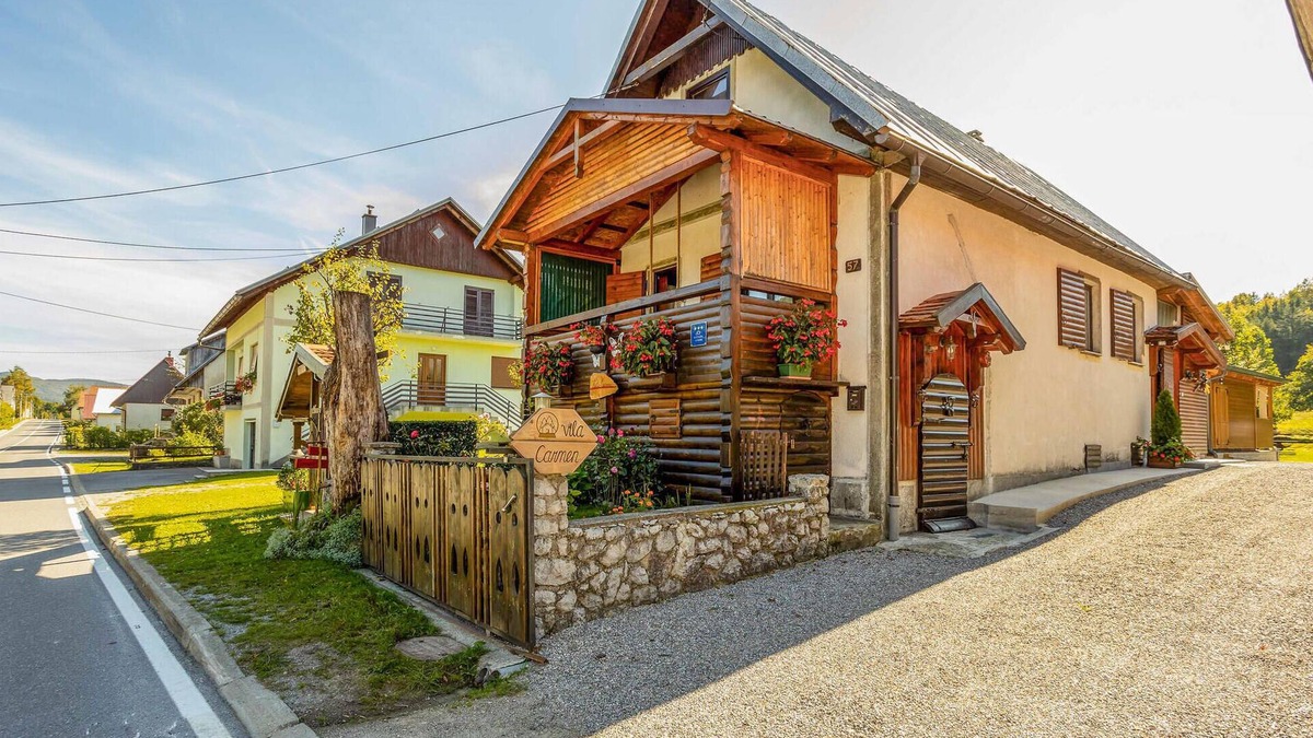 Mrkopalj House | Cozy home in Sunger with sauna